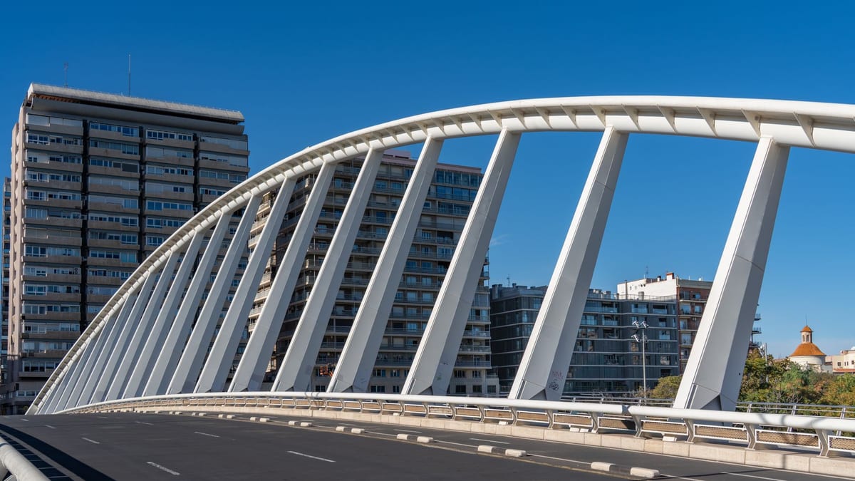 Panorámica del litoral de la Comunitat Valenciana con playas y edificios hoteleros