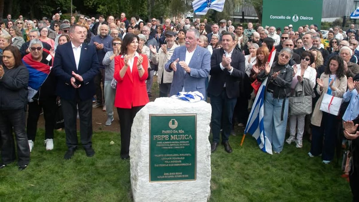 Inauguración del Paseo da Rúa Pepe Mújica en Oleiros con participación de autoridades de la Diputación de A Coruña