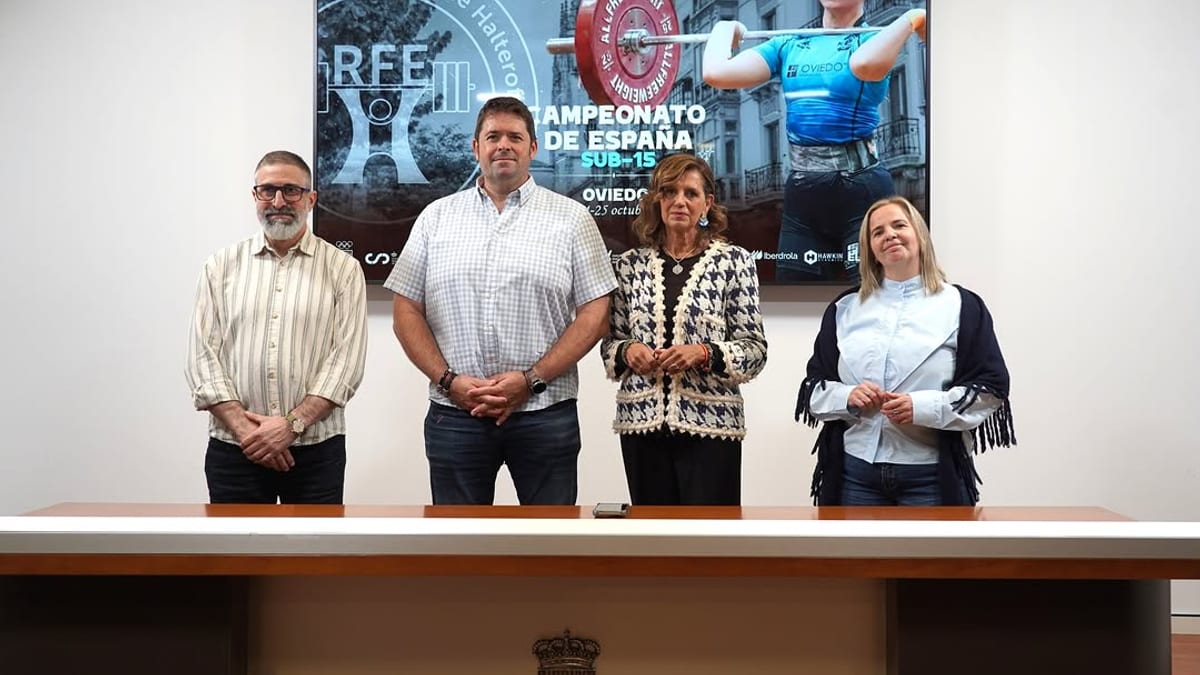 Presentación del Campeonato de España Sub-15 de Halterofilia en Oviedo con autoridades y dirigentes de la Real Federación Española de Halterofilia