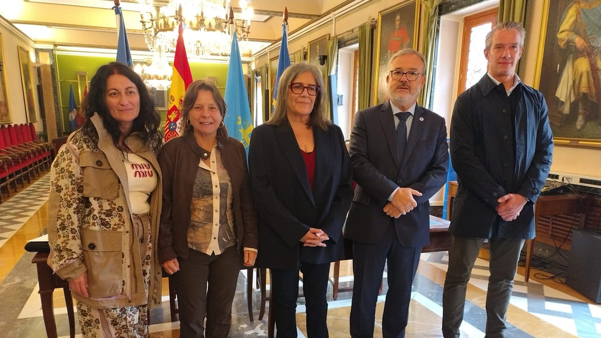 Representantes del Ayuntamiento de Oviedo en la presentación del 29.º Congreso de Farmacéuticos de Atención Primaria