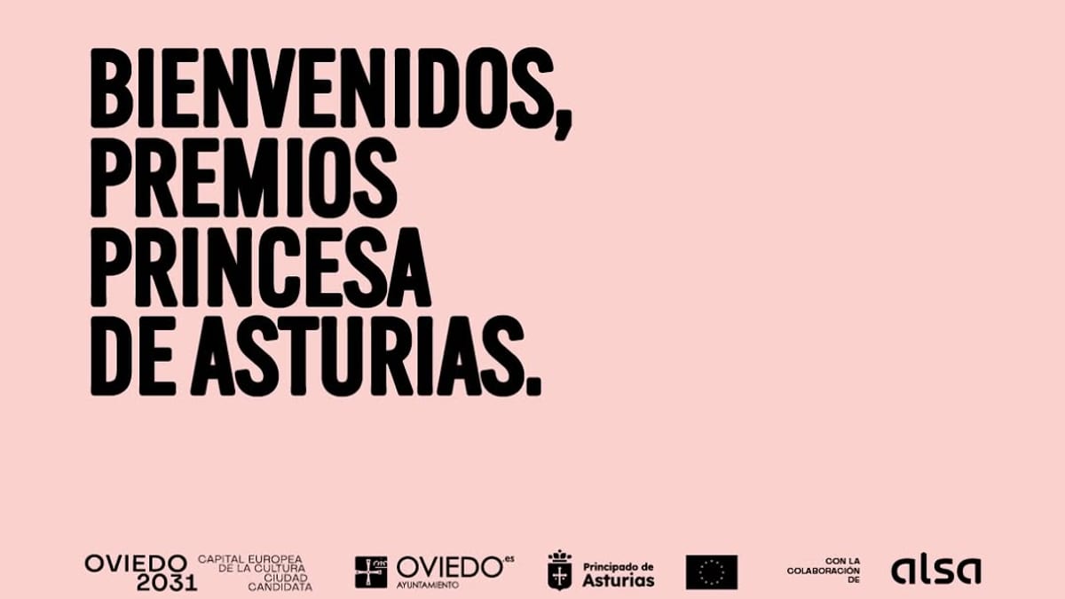 Cartel de bienvenida de Oviedo a los Premios Princesa de Asturias con el lema Amabilidá, lo que nos une, lo que nos distingue. Oviedo 2031 Candidata a Capital Europea de la Cultura