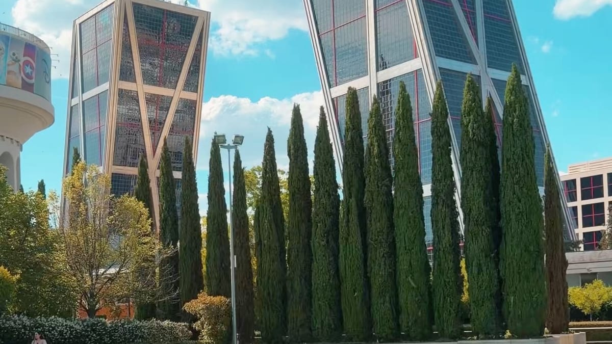 Vista del Parque del Cuarto Depósito en Madrid, un espacio verde natural fuera de las rutas turísticas convencionales