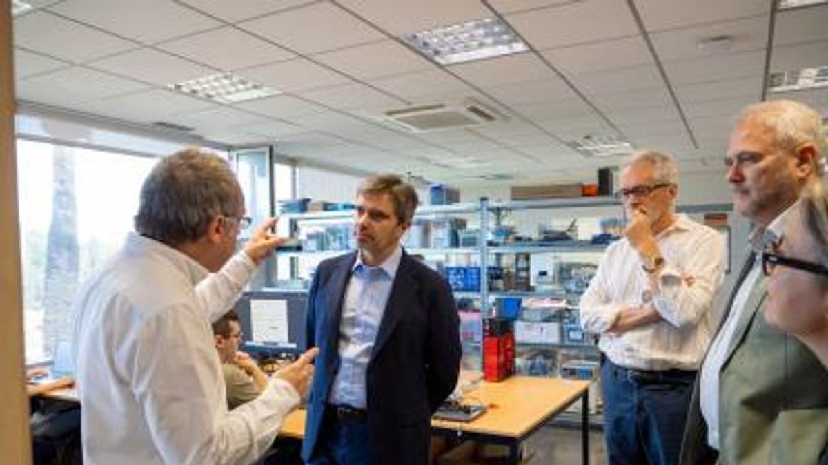 Eduardo Pascual, secretario autonómico de Innovación, durante la reunión de seguimiento en el Parque Científico de la UMH con representantes de los cinco parques científicos de las universidades públicas