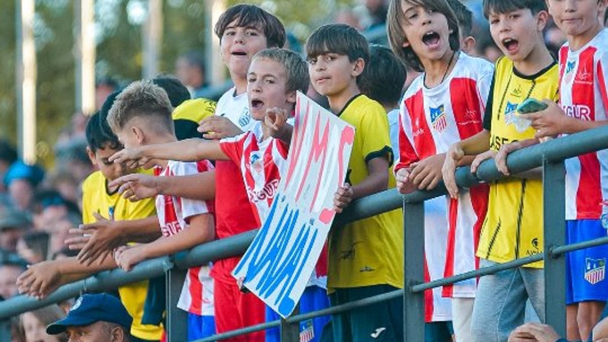 Alevines del Navalcarnero Atlético en el vestuario durante el partido memorable
