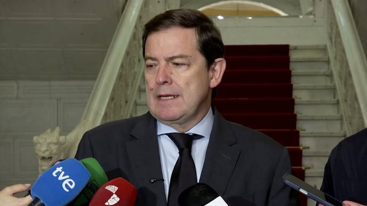 Alfonso Fernández Mañueco, presidente de la Junta de Castilla y León, en una rueda de prensa