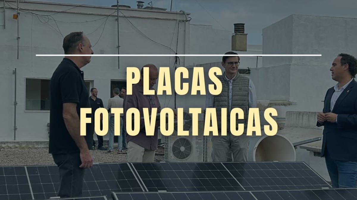 Cartel informativo de la Diputación de Castellón sobre la instalación de placas fotovoltaicas