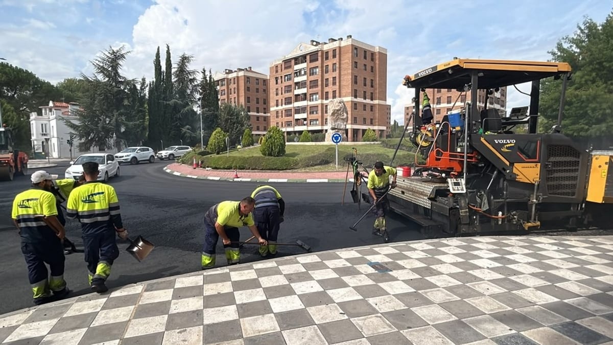 Labores de fresado y asfaltado en vías principales de Cuenca como parte del Plan de Mantenimiento Urbano 2026