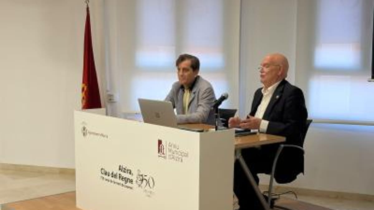 Director general de Transportes y Logística de la Generalitat Valenciana presentando el plan de movilidad de La Ribera