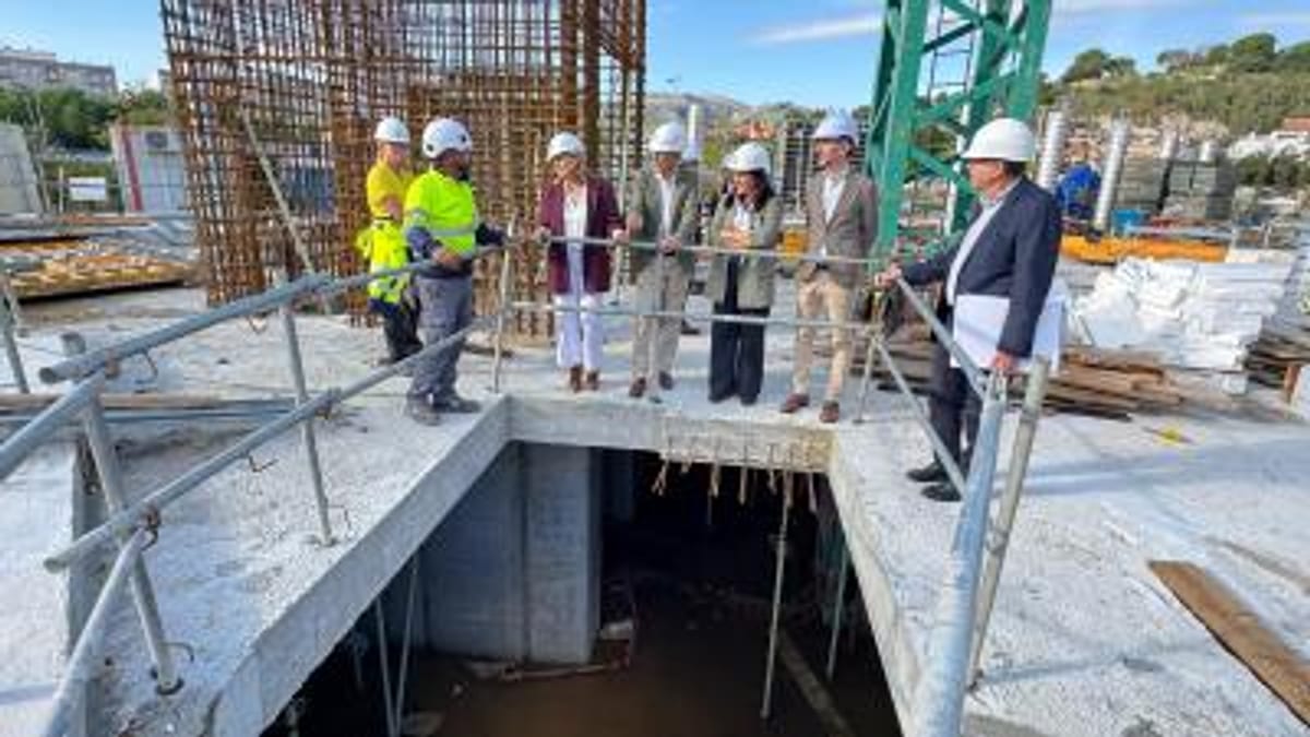 La vicepresidenta primera Susana Camarero durante la visita a las obras del Plan VIVE en Gandia afectadas por la dana