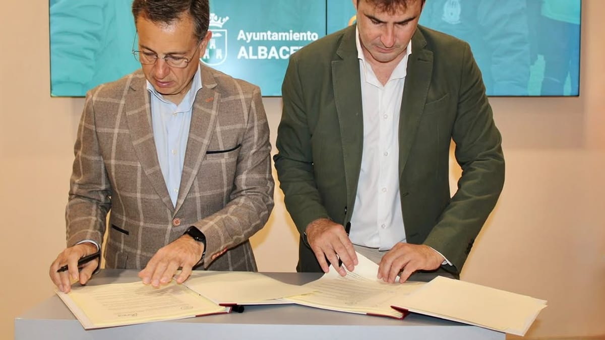 Firma del convenio entre el Ayuntamiento de Albacete y Planea Energía para el patrocinio de los Juegos Deportivos Municipales 2026/2027