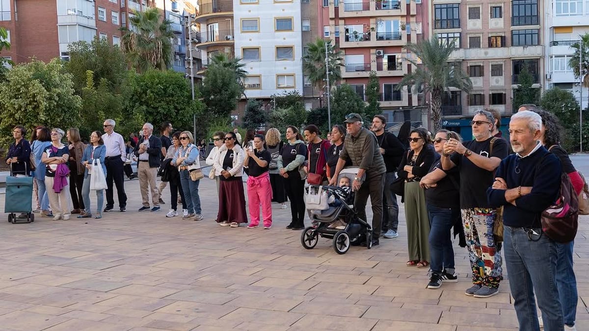 Acto de sensibilización sobre el sinhogarismo en la Plaza de la Merced de Huelva