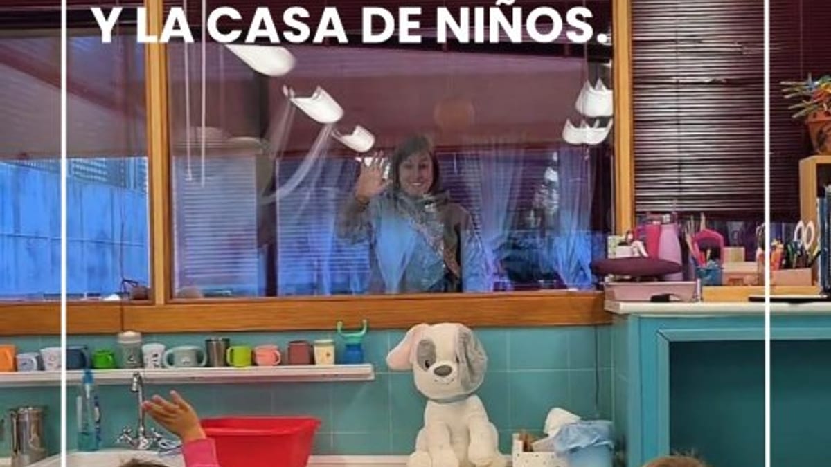 Cartel informativo sobre plazas libres en escuelas infantiles municipales de Navalcarnero para nacidos en 2024 y 2025