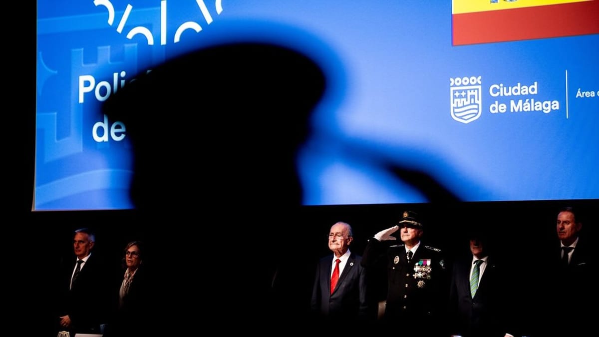 Acto conmemorativo del día del patrón de la Policía Local de Málaga con autoridades municipales, provinciales y autonómicas