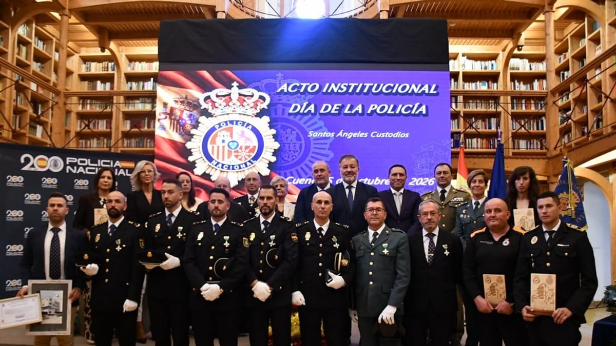 Acto institucional de la Policía Nacional en Cuenca en honor de los Santísimos Ángeles Custodios