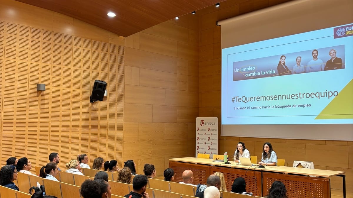 Ponencia de selección de personal en Illescas con participantes y la consultora Celia Navas de Grupo EULEN FLEXIPLAN