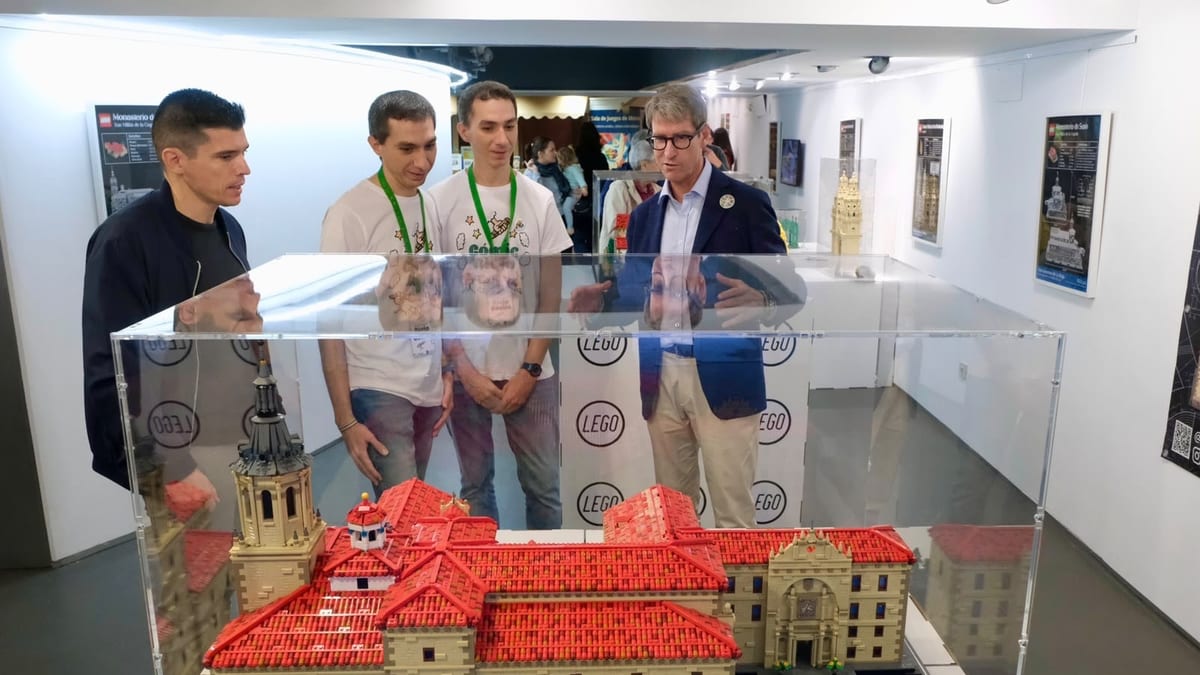 El presidente Gonzalo Capellán y Juandi Alcaide visitan la feria Rioja Cómic
