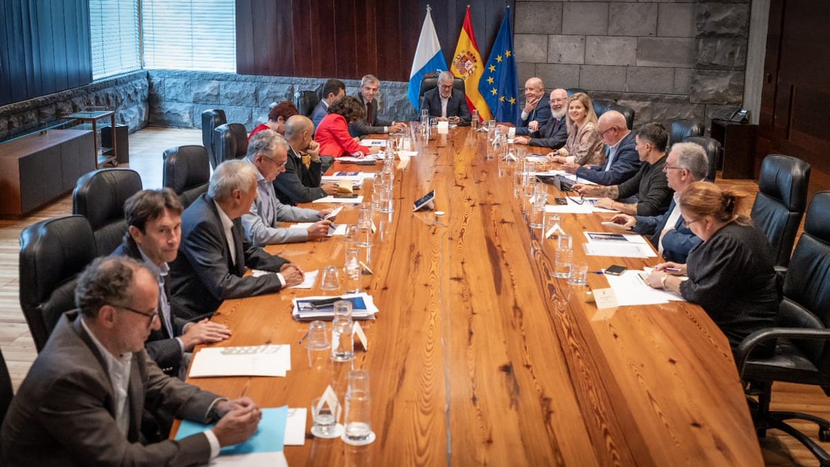 Reunión del Consejo Asesor del Presidente del Gobierno de Canarias donde se presentan los presupuestos 2027