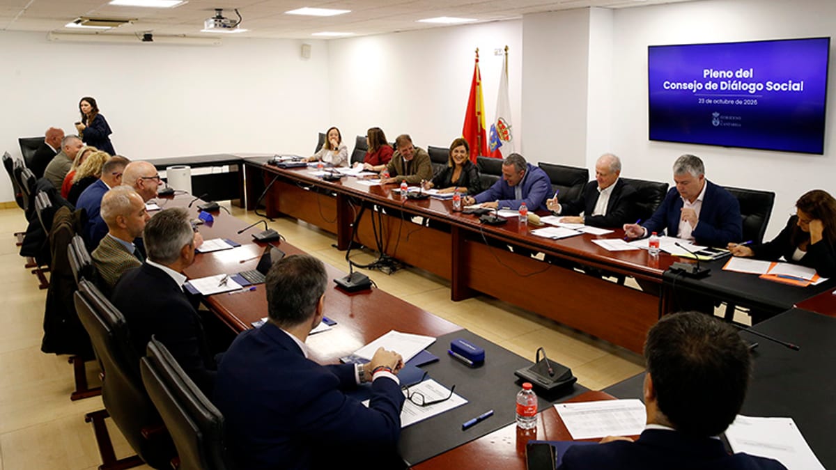 Pleno del Consejo de Diálogo Social de Cantabria con la presidenta Buruaga presentando los presupuestos de 2027