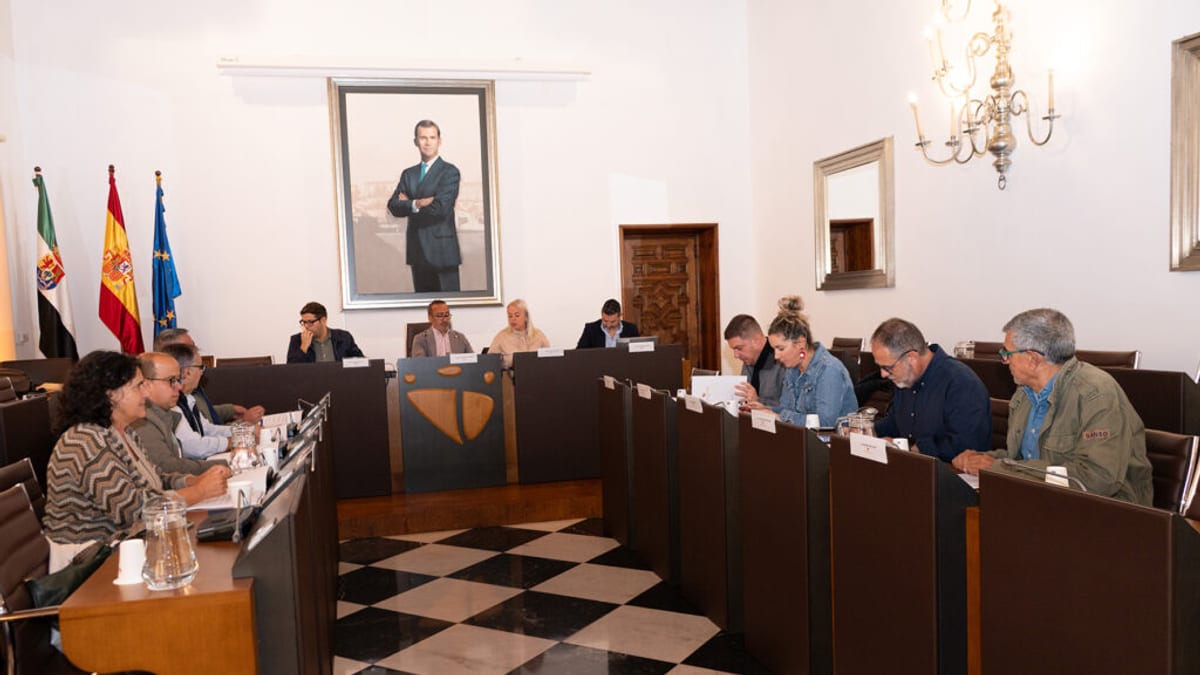 Sesión del Consejo Rector del OARGT en Cáceres durante la aprobación de presupuestos
