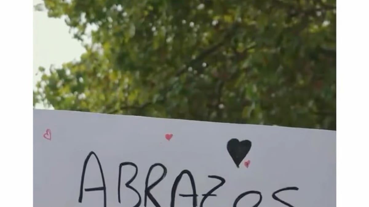 Marcha del Pride Positivo con personas visibilizando la lucha contra la estigmatización del VIH