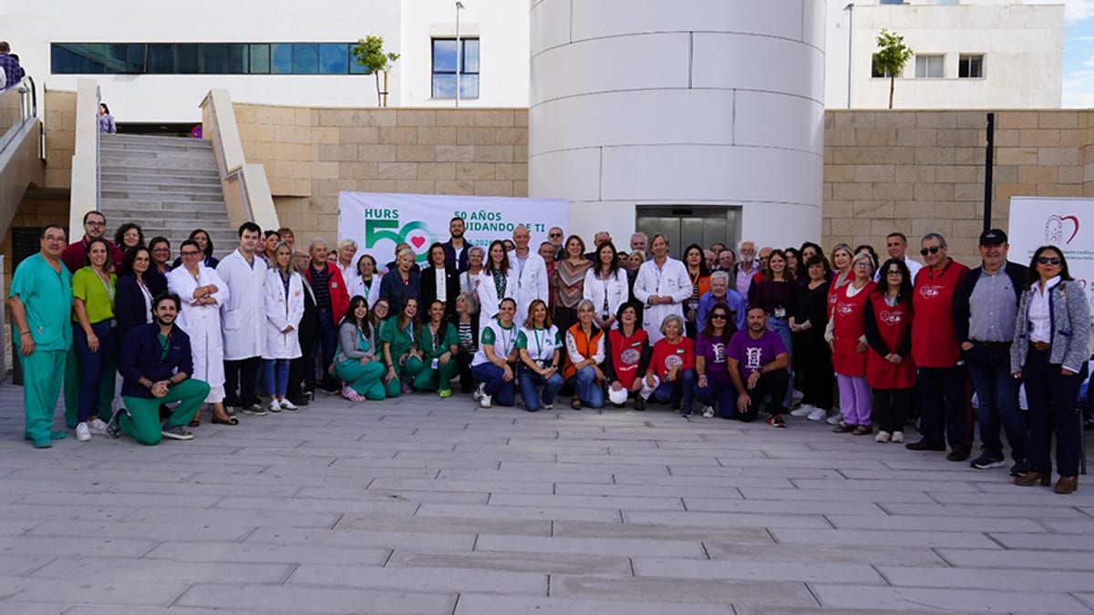 Cartel promocional de la Feria de la Salud del Hospital Reina Sofía con motivo de su 50 aniversario