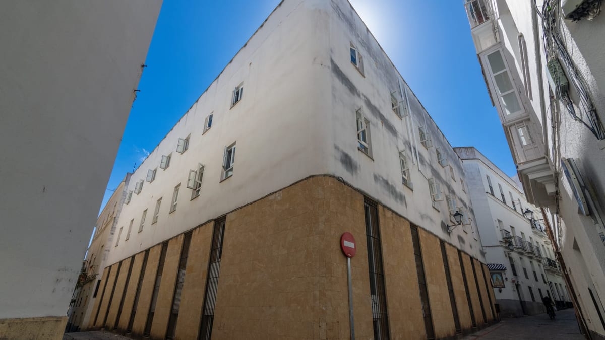 Procasa invertirá medio millón de euros en mantenimiento de edificios municipales del parque de viviendas de Cádiz