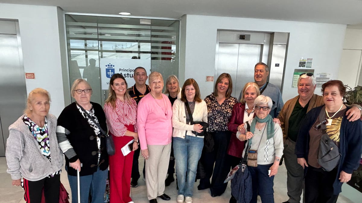 La vicepresidenta del Gobierno del Principado de Asturias recibe a participantes del programa Añoranza