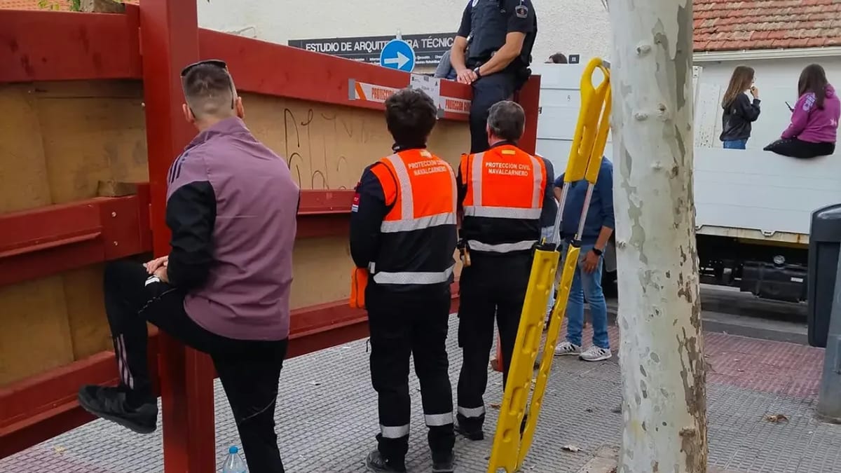 Componentes de Protección Civil de Navalcarnero en acción durante apoyo a evento en Villanueva del Pardillo