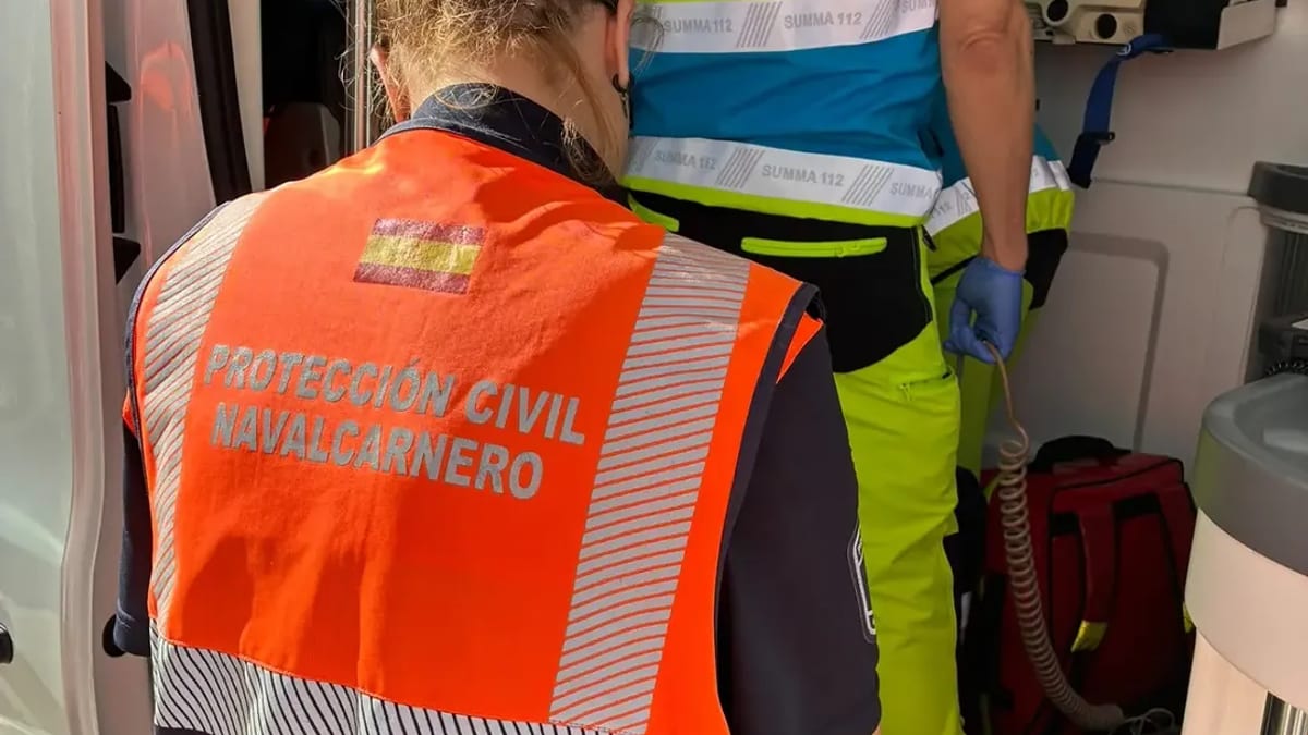 Equipo de Protección Civil de Navalcarnero en intervención de emergencia sanitaria