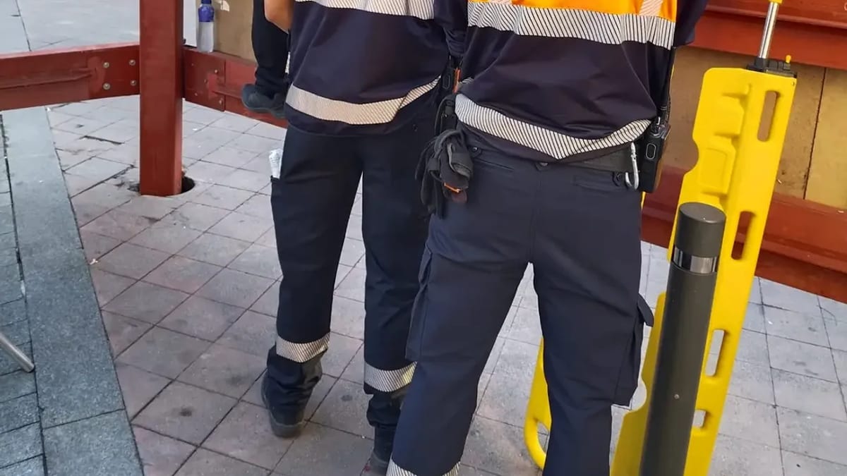 Cinco componentes de Protección Civil de Navalcarnero durante el despliegue de seguridad en Villanueva del Pardillo