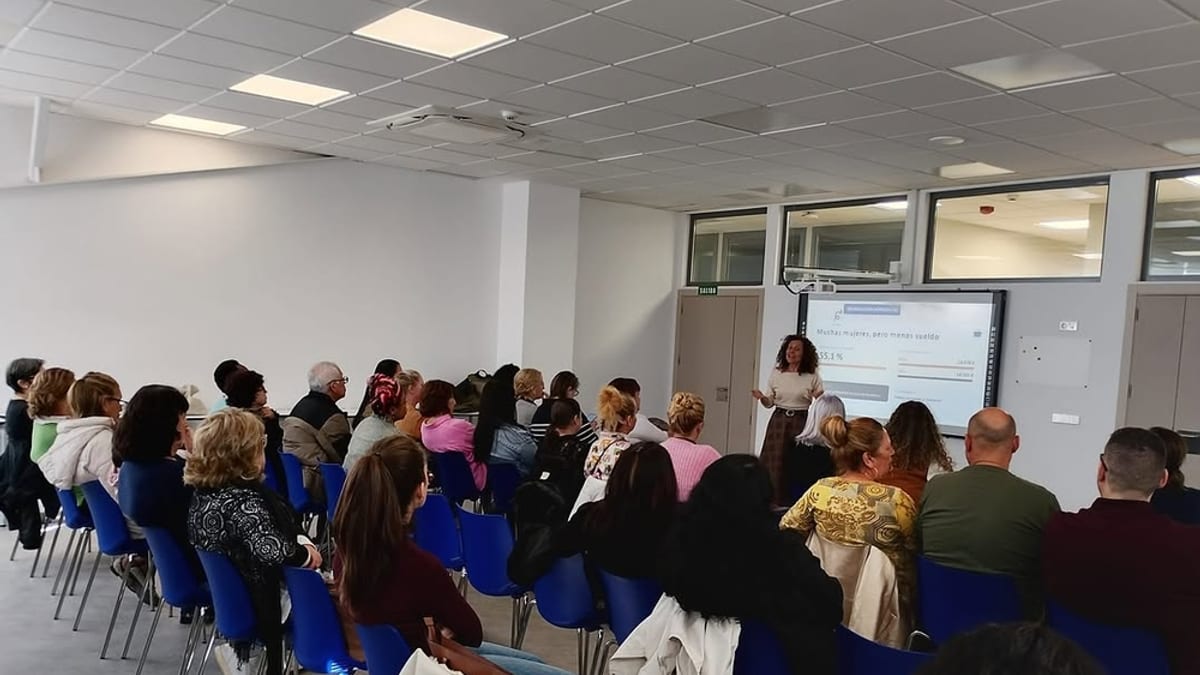 Participantes en taller del Proyecto ÉFESO sobre conciliación e igualdad laboral en Fuenlabrada