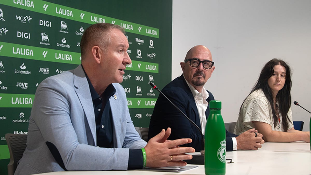 Presentación del programa Racing Walking Fútbol con logos de patrocinadores LaLiga, MGSY, Digi y Santander