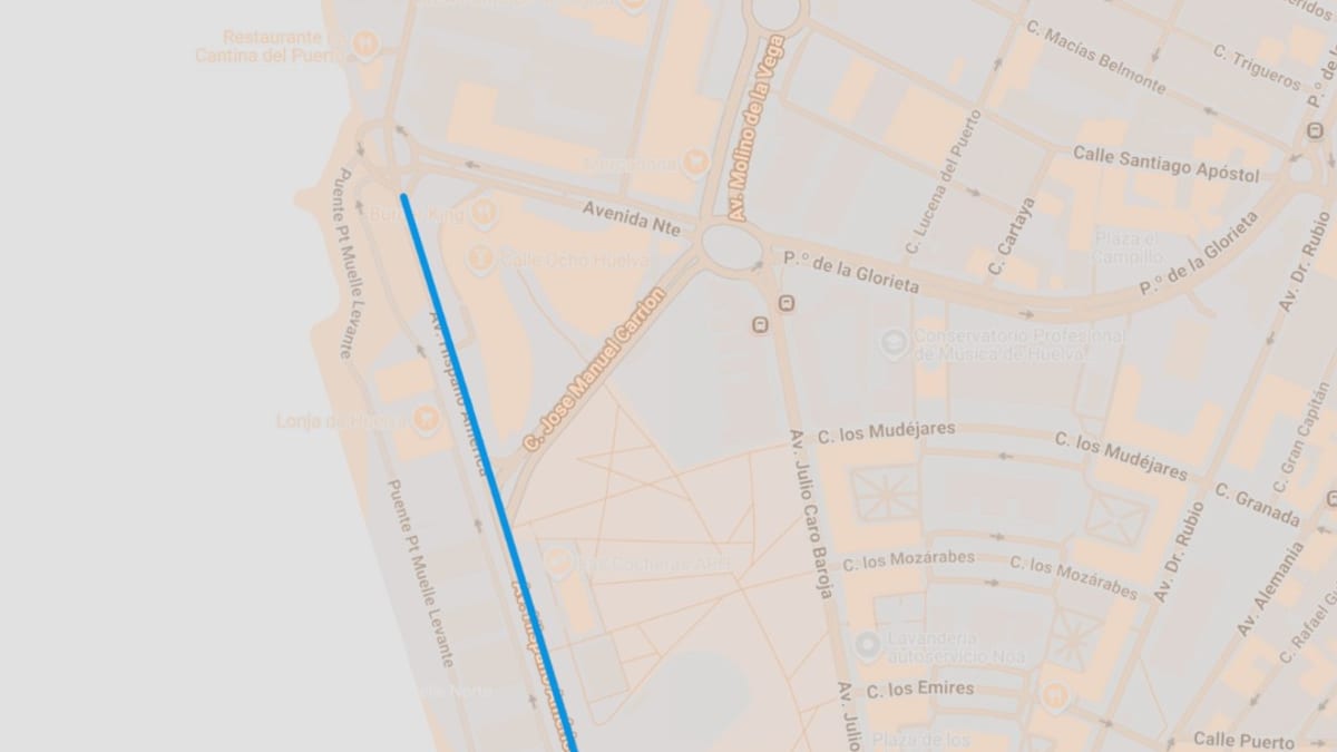 Cartel de reapertura de la avenida Hispanoamérica al tráfico en Huelva