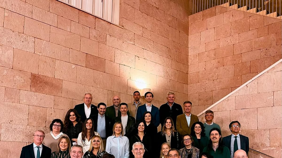 Concejalas Celia Sanz y Patricia Sáinz reciben a los participantes del VI Curso de Derecho Alimentario en el Ayuntamiento de Logroño