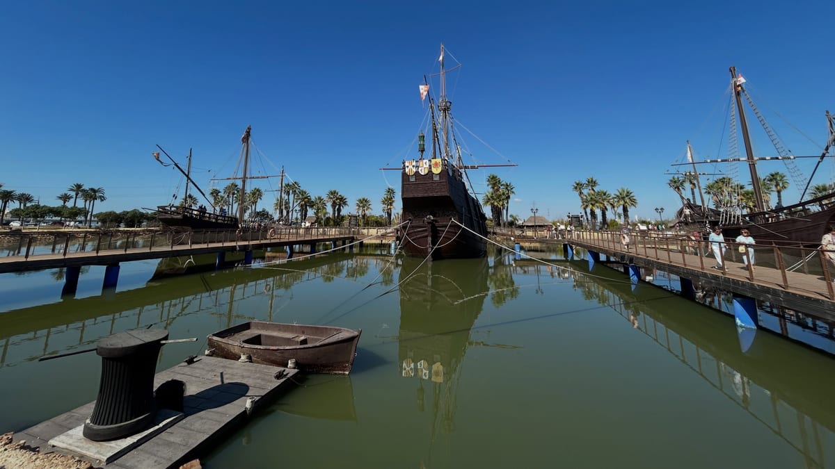 Presentación de la camiseta del Día de la Hispanidad del Recreativo de Huelva en el Muelle de las Carabelas de Palos de la Frontera