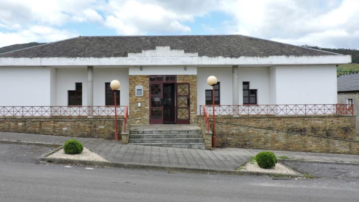 Fachada del consultorio de San Tirso de Abres que será reformado