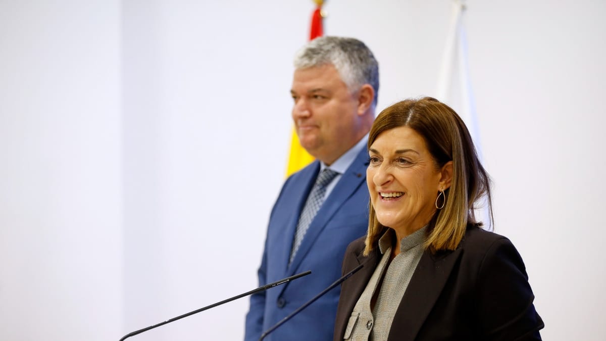 La presidenta María José Buruaga durante la presentación de la nueva reforma fiscal 2027 de Cantabria
