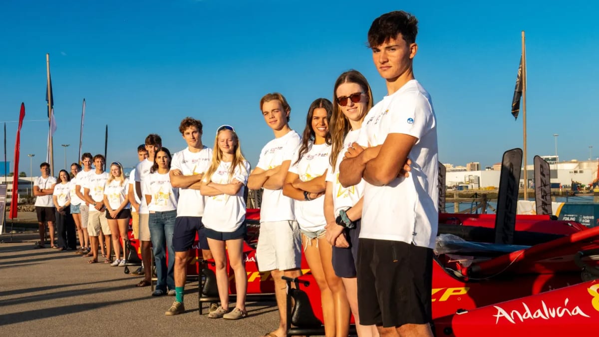 Regata WASZP All-Stars en Cádiz con embarcaciones de foiling en competición