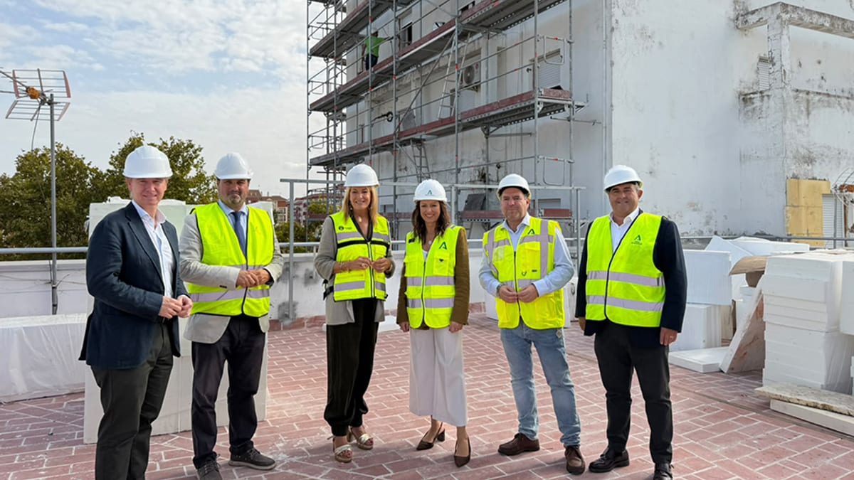 Vista de las obras de rehabilitación energética y accesibilidad en viviendas protegidas de Huelva