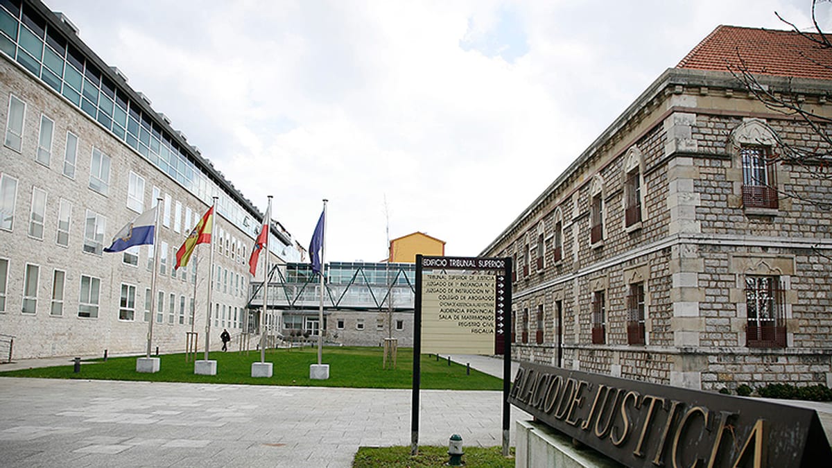 Fachada del edificio Salesas del Instituto de Medicina Legal de Cantabria
