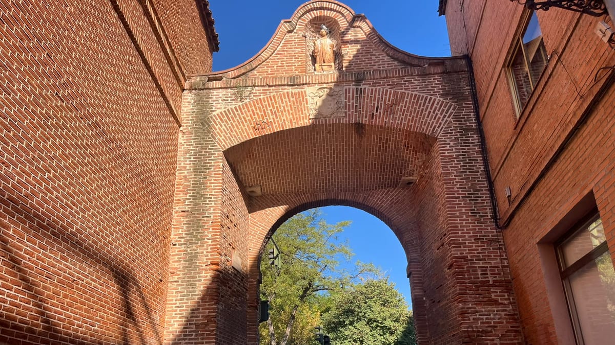 Detalle del Arco de San Bernardo del Palacio Arzobispal de Alcalá de Henares