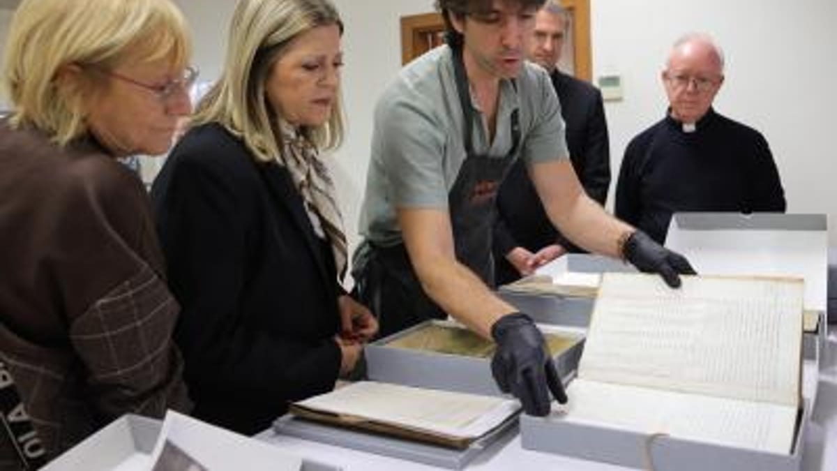 Restauración de libros sacramentales del archivo parroquial de Sedaví afectados por la dana