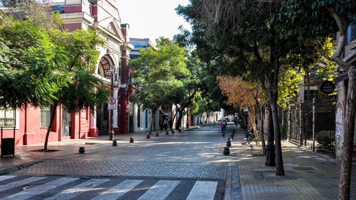 Portada revista municipal octubre Pinto con información sobre Plan Rehabilitación Barrios y Oficina Turismo