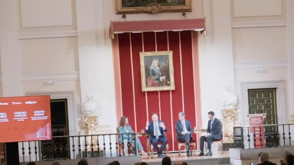 Presentación de la exposición AutorIA en la Real Academia de Bellas Artes de San Fernando con autoridades del Gobierno de La Rioja