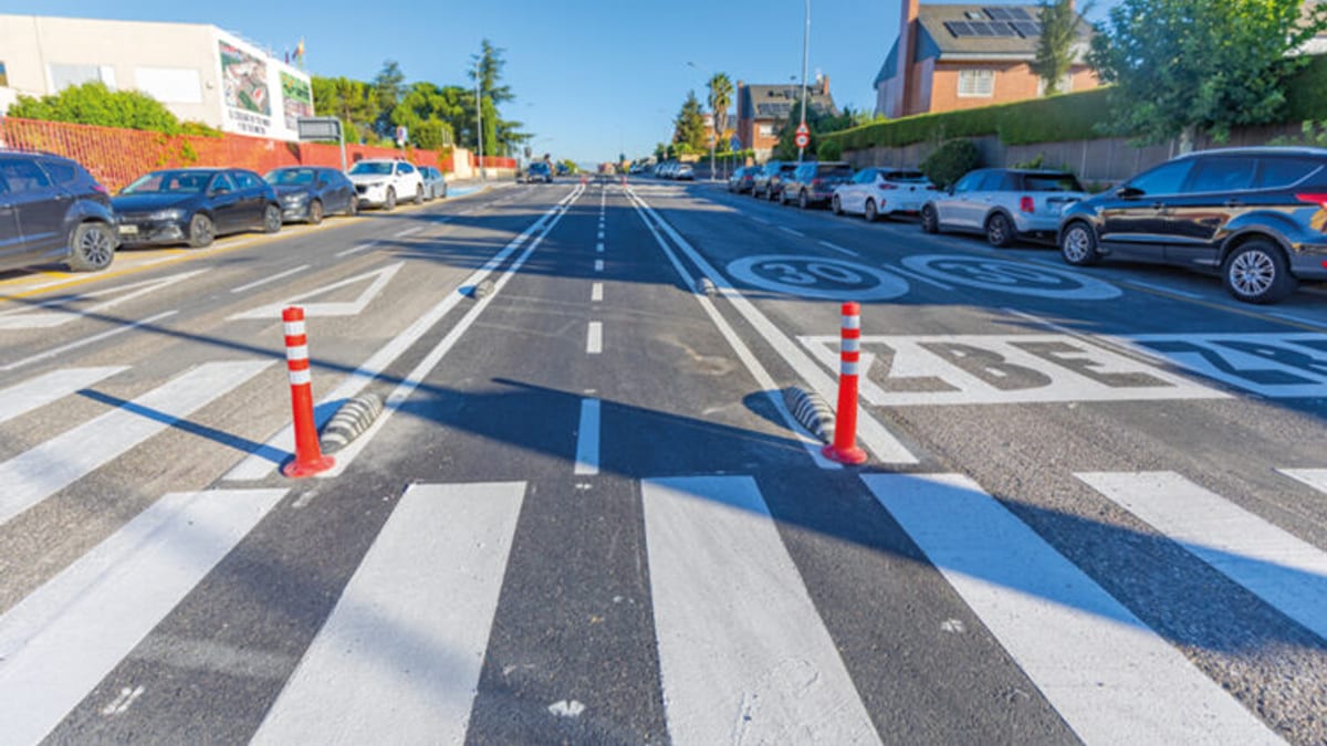 Carril bici en la calle Junkal de Rivas Vaciamadrid con paso de peatones