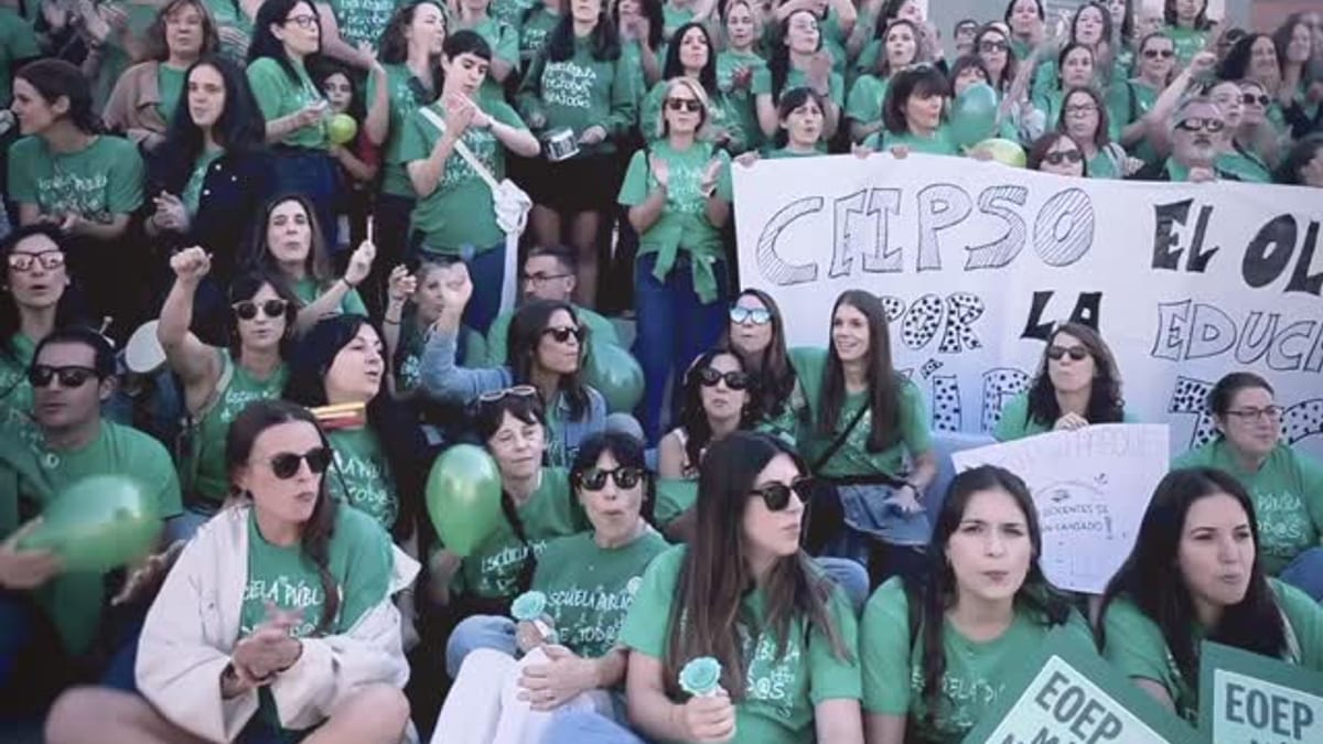 Cartel de apoyo a la huelga indefinida de educación pública en Rivas Vaciamadrid con demandas de mejora educativa
