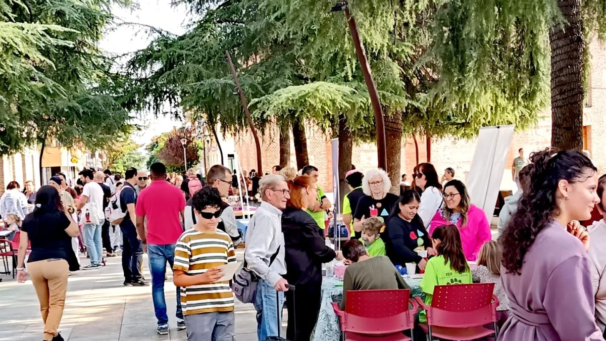 Participantes en las XXXI Jornadas de Diversidad Funcional en plaza de España de San Fernando de Henares