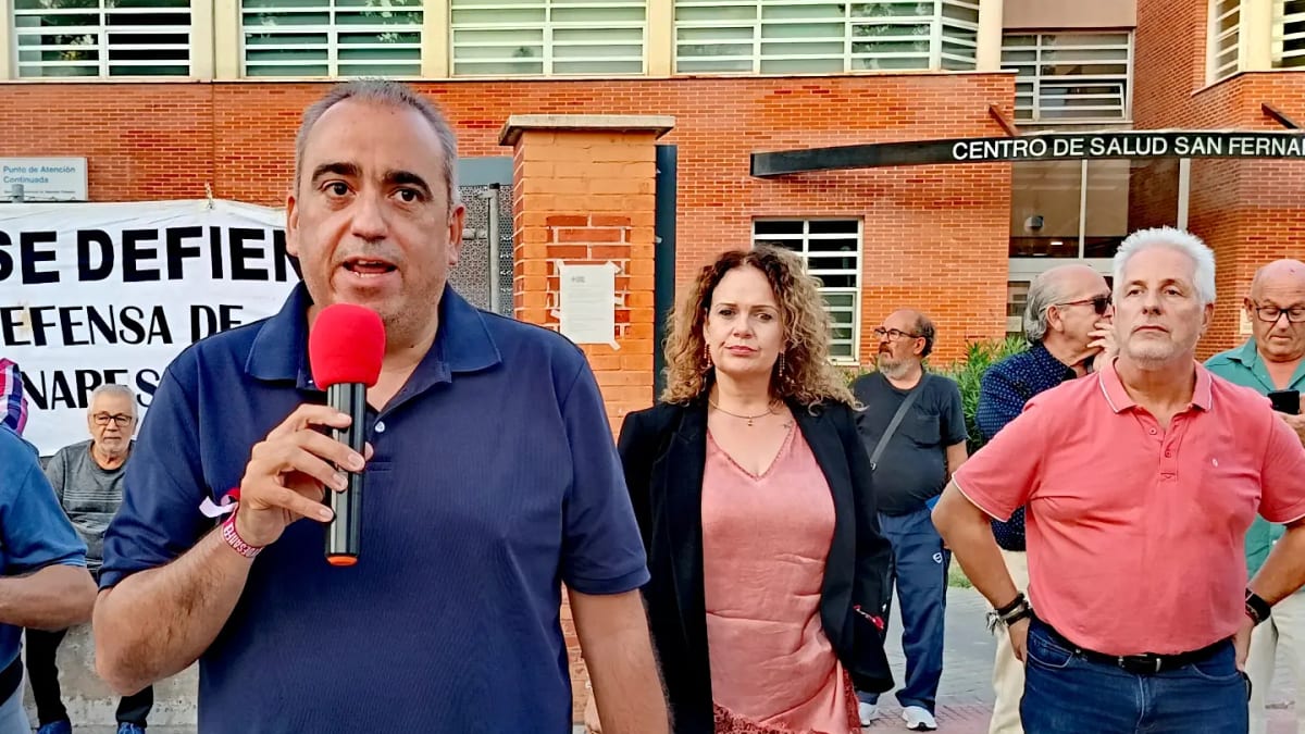 Cartel con la defensa de la sanidad pública en San Fernando de Henares
