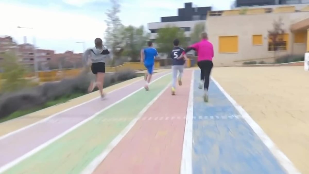 Patio de un colegio abierto para las familias en San Sebastián de los Reyes