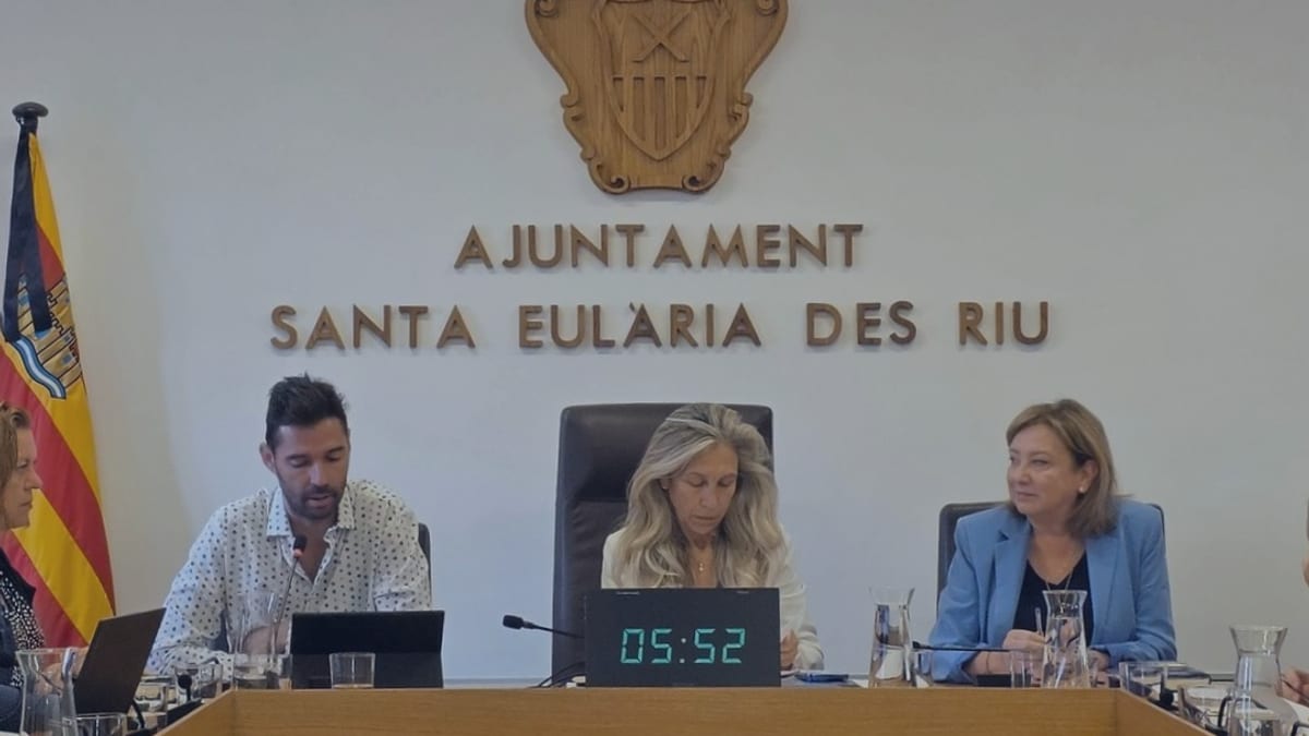 Cartel del Pleno Ordinario de octubre 2026 del Ajuntament de Santa Eularia des Riu sobre aprobación de presupuestos